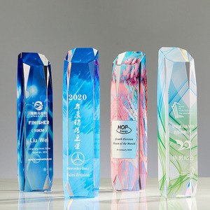 Venta Caliente de Fábrica: Escudos de Cristal Impresos con UV Coloridos y Trofeos de Cristal K9 Grabados Personalizados para Premios Empresariales - Product Image 2