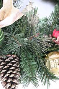 Couronnes de Noël vertes personnalisées, décoration de fenêtre de Noël, couronne de Noël à suspendre à la porte - Product Image 6