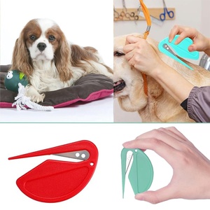 Peine Desenredante Multifuncional de ABS Confiable para Eliminar el Pelo Suelto y Enredado con Función de Herramienta de Aseo para Mascotas - Product Image 4