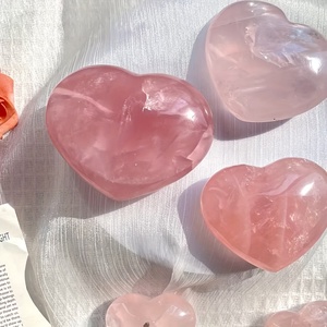 หินโรสควอตซ์ขัดเงาธรรมชาติรูปหัวใจ สำหรับขายส่ง เหมาะสำหรับเป็นของขวัญ - Product Image 1