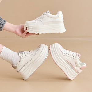 Zapatos de <span class=keywords><strong>mujer</strong></span> nuevos de primavera 2026, stock de Wenzhou, con suela gruesa, aumento de altura, puntera blanca, cordones delanteros, estilo chunky. - Product Image 1