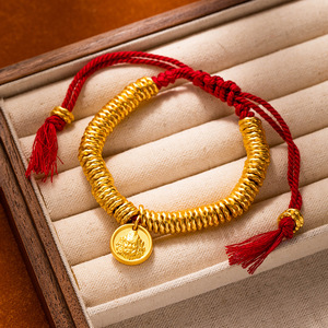 <span class=keywords><strong>Bracelet</strong></span> en or alluvial de style chinois, fil torsadé, méthode ancienne, avec plaque du Dieu de la Richesse dorée et cordon rouge - Product Image 2