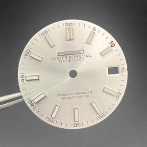 Componenti per Modifica Orologi: Quadrante Sunburst in Lega di Rame da 28,5 mm con Indici a Barra Quadrata e Luminescenza Verde, Compatibile con Movimenti NH35/36 - Product Image 2