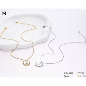 Collana con Ciondolo a Forma di Lettera E con Diamante, Catena da 2 Cm, Gioielli Raffinati in Acciaio, Tono Oro e Argento - Product Image 1