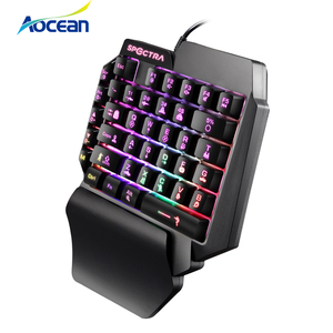 OEM 35-Key ergonomico LED arcobaleno retroilluminazione USB cablato con <span class=keywords><strong>una</strong></span> <span class=keywords><strong>mano</strong></span> <span class=keywords><strong>tastiera</strong></span> da gioco con poggia palmo per telefono e Tablet - Product Image 1