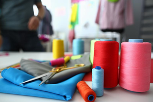 Оптовая продажа, 10 видов цветов, набор ниток для вышивания вручную на 1000 лет, 40S/2 полиэстер для начинающих, коробка для рукоделия - Product Image 6