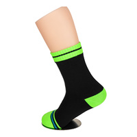 Chaussettes de sport de randonnée en plein air imperméables d'impression numérique mince d'équipage rayé vert fluorescent