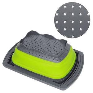 Passoire pliable en silicone avec poignées, rouge et gris, pour évier de cuisine - Product Image 4