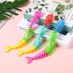 Juguetes de descompresión al por mayor de Alibaba: Juguetes blandos de TPR, elásticos, con forma de espina de pescado, esqueleto de pescado y tiras de fideos. - Product Image 3