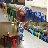 Tabourets de bar en métal jaune bon marché en gros, style Tolix, design moderne, ensemble de chaises de bar empilables pour salon, hôtel, chambre à coucher