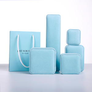 Caja de Joyería Cuadrada de Terciopelo Negro de Lujo al por Mayor, con Logotipo Personalizado, Elegante Empaque de Viaje para Aretes, Brazaletes, Pulseras y Colgantes - Product Image 6