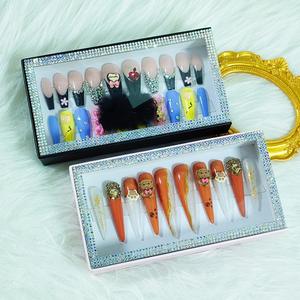 กล่องของขวัญแม่เหล็กสุดหรูสำหรับบรรจุเล็บปลอมแบบกดติด  พร้อมเพชร - Product Image 2