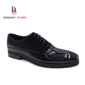 Nuevos Zapatos de Vestir de Invierno de Alta Calidad, Hechos a Mano en Italia, con Logotipo Personalizado, de Cuero Genuino Negro Brillante, Diseño Original de Marca para Bodas - Product Image 1