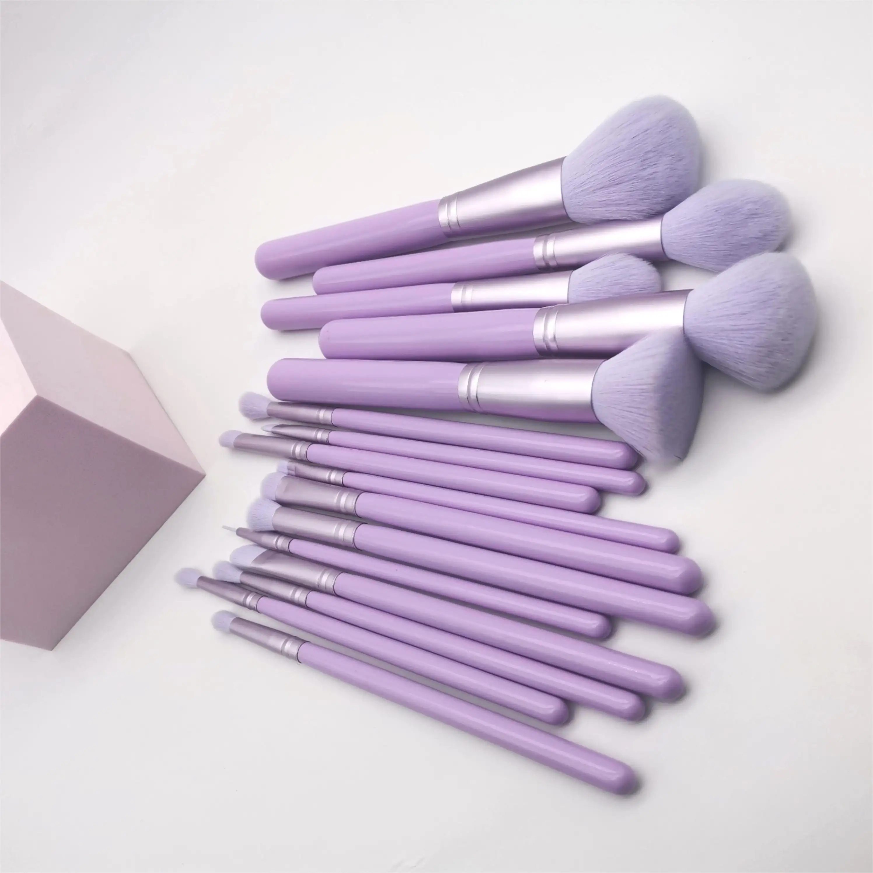 YRX X010 16 pezzi Set di pennelli per trucco di alta qualità Purple Bling Blusher Blending Eyeshadow Eyeliner Powder Kit di pennelli per trucco