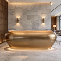 Comptoir de bar en acier inoxydable à double courbure personnalisé, comptoir de réception irrégulier, table de bar décorative en métal pour hôtel, hall commercial