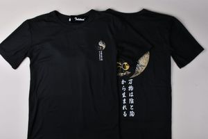 Camiseta al por Mayor de Alta Calidad Estilo Japonés con Gráfico Yin Yang y Árbol de la Vida, Unisex, 100% Poliéster, Impresión por Transferencia de Calor - Product Image 2