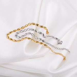 Bracelet chaîne en forme de grains de café en acier titane plaqué or 18 carats pour femme, élégant et tendance, à porter au quotidien - Product Image 2