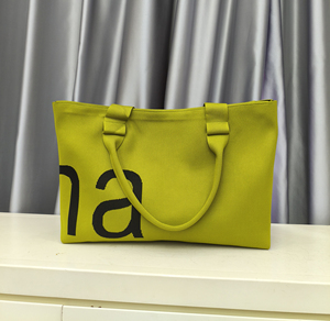 Grand sac fourre-tout tendance en jacquard tricoté 3D avec logo personnalisé pour femme, idéal pour les courses et la plage, avec personnalisation de marque - Product Image 4