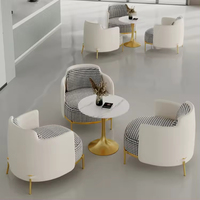 Ensemble moderne de salle à manger en métal pour la maison Mobilier en velours Chaises de salon Sofa