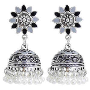 2024 <span class=keywords><strong>Jhumka</strong></span> diseño plata oxidada pulido estilo elegante perla agrupada fiesta accesorios de joyería <span class=keywords><strong>Jhumka</strong></span> pendientes mujeres - Product Image 4