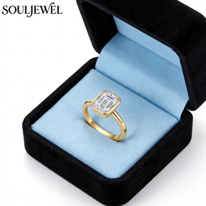 Anello di Fidanzamento con Moissanite Taglio Smeraldo 3ct, Anello da Cocktail in <span class=keywords><strong>Argento</strong></span> S925 Placcato Oro con Incastonatura a Pavé, Stile Classico da Donna - Product Image 1