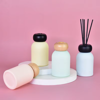 Bouteille diffuseur de parfum d'ambiance de luxe en verre avec bouchon en liège et surface mate pour la maison – Vente en gros