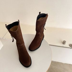 Les talons hauts unisexes fabriqués en Chine pour l'automne et l'hiver se vendent bien. Chaussures de créateur confortables haut de gamme avec empeigne en cuir de vache - Product Image 6