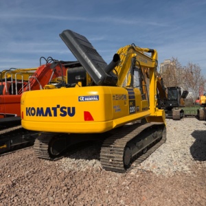 รถขุดโคมัตสึ PC220 มือสอง 22 ตัน ชั่วโมงการใช้งานน้อย สภาพดี เครื่องยนต์คัมมินส์ ความจุบุ้งกี๋ 1.2 ลูกบาศก์เมตร ปี 2025 สำหรับงานก่อสร้าง - Product Image 2