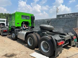 Camión Tractor Usado Sinotruk Euro2 Diésel 6X4 con Volante a la Izquierda, HOWO de 10 Ruedas, Capacidad de Carga de 21-30T, 371hp, Cámara Trasera de 360° - Product Image 3