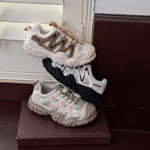 Bottes de randonnée pour enfants style célébrité, mignonnes et adorables, chaussures d'escalade d'extérieur antidérapantes et anti-chocs pour garçons, chaussures décontractées pour filles - Product Image 4