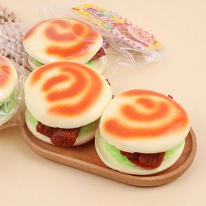 ของเล่นบีบแฮมเบอร์เกอร์จีนตลกๆ ขายส่ง รับผลิตแบบ OEM/ODM ของเล่นบรรเทาความวิตกกังวล ของเล่นบีบแฮมเบอร์เกอร์แบบนุ่ม ลดความเครียด ผลิตจาก TPR สั่งซื้อจำนวนมากได้ - Product Image 3