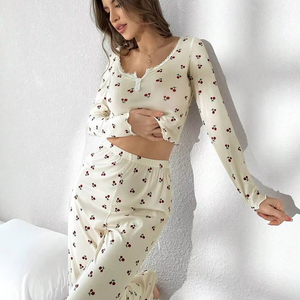 ชุดนอนลายดอกไม้ แขนยาว คอวี พร้อมโบว์ รุ่นใหม่ล่าสุด ผลิตจากโรงงาน ชุดนอนสองชิ้น เนื้อผ้านุ่ม - Product Image 3