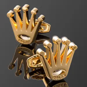 Moda takı son tarzı kol düğmeleri kazınmış kişiselleştirilmiş kelimeler altın kaplama taç şekli yüksek kaliteli erkekler için kol düğmeleri