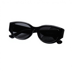 Lunettes de soleil œil de chat UV400, monture intégrale légère en plastique, verres noirs et gris, style Millionnaire, mode, pour femme, idéales pour les trajets quotidiens et les activités de plein air - Product Image 2