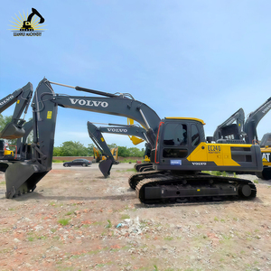 Excavadora Volvo 240 Usada de Tamaño Mediano, Avanzada y Confiable, para Instalación de Alcantarillas y Drenaje en Proyectos Rurales - Product Image 1