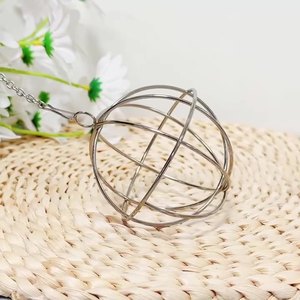 Griglia per foraggio a forma di palla di fieno di coniglio per cavie e cincillà in acciaio inossidabile placcato con sfera di alimentazione per fieno - Product Image 4