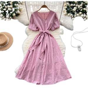 เดรสลำลองทรงเอวสูง แขนพอง แต่งลูกไม้ฉลุลายด้านหน้า คอวี ทรงโรมัน สำหรับผู้หญิง ใส่ได้ในช่วงฤดูร้อน ซักได้ - Product Image 1