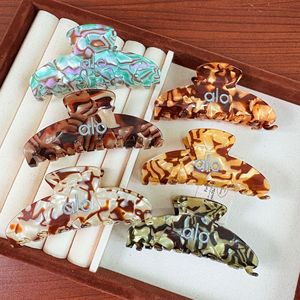 Pinza de Pelo Grande de Acetato con Diseño de Letra Alo, Efecto Tortuga y Mármol, con Logotipo Grabado, Antideslizante, para Mujer - Product Image 1
