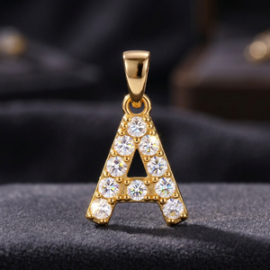 Colgante de Diamante con Letra A en Oro Amarillo, Diamante Cultivado en Laboratorio, Corte Brillante Redondo, Certificado IGI, para Mujer - Product Image 3