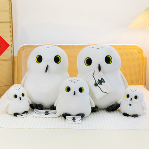 Peluche di Hedwig la Gufo Bianca con Busta, Morbidissimo Pupazzo Imbottito, Vendita all'Ingrosso e al Dettaglio, Regalo per Collezionisti e Appassionati di Cinema, Decorazione - Product Image 2