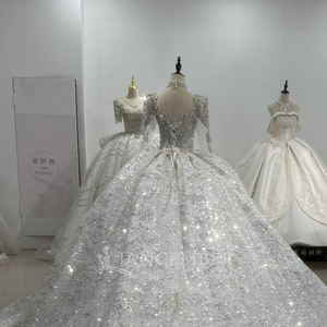 Robe de mariée moderne XS186, style robe de bal, traîne chapelle, dentelle, fleurs, cristal, col haut - Product Image 6