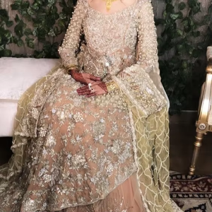 Conjunto de Lehenga y Top Adornado con Cuentas de Cristal de Lujo |   Hermoso Vestido de Novia para Mujer - Product Image 4