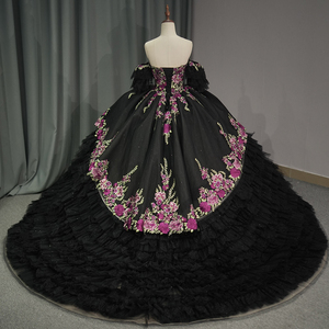 Vestido de Quinceañera Vintage Negro Fucsia con Escote Corazón, Apliques Bordados, Pedrería y Cristales, Modelo 6811 - Product Image 5