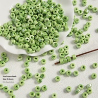 Perles en céramique multicolores fraîches de marque QC, perles en vrac en forme de cœur à motif floral mignon, kit d'accessoires pour bracelet fait main DIY de Yiwu