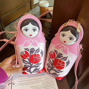 Bolso de Mensajero Creativo y Divertido de Moda 2024, Nuevo Bolso Personalizado con Pintura en Aerosol, Muñecas Rusas Estéreo - Product Image 2