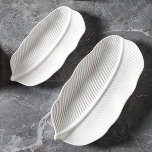 <span class=keywords><strong>Assiette</strong></span> à <span class=keywords><strong>dessert</strong></span> en céramique créative minimaliste japonaise en forme de feuille de bananier, <span class=keywords><strong>assiette</strong></span> à sushi, <span class=keywords><strong>assiette</strong></span> à fruits, vaisselle d'hôtel en blanc pur, <span class=keywords><strong>assiette</strong></span> à poisson - Product Image 4