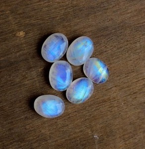 Cabochon ovale en pierre de lune arc-en-ciel naturelle de haute qualité |   Pierre précieuse à dos plat, pierre de fabrication de bijoux de qualité supérieure, taille personnalisée - Product Image 6
