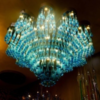 JYLIGHTING Lustre de plafond personnalisé sur mesure en forme ovale avec cristaux facettés en forme de larme, bleu cobalt brillant, pour utilisation hôtelière