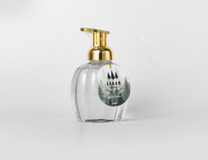 Savon pour les mains moussant à la senteur de <span class=keywords><strong>cèdre</strong></span>, de haute qualité, parfumé, nettoyant et hydratant, fabrication en gros, OEM et ODM - Product Image 2