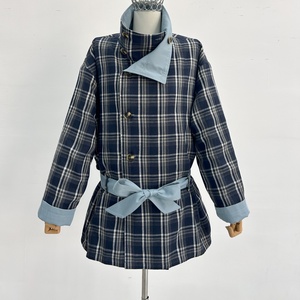Veste <span class=keywords><strong>Trench</strong></span> Courte Vintage Preppy pour Femme, <span class=keywords><strong>Bleu</strong></span> Clair avec Bordure à Carreaux, Patte de Boutonnage Asymétrique, Ceinture à la Taille, Logo Personnalisé, Manteau Tendance pour Femme - Product Image 3